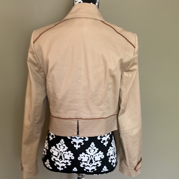 Fun beige and tan White House black market bomber jacket - Picture 4 of 15